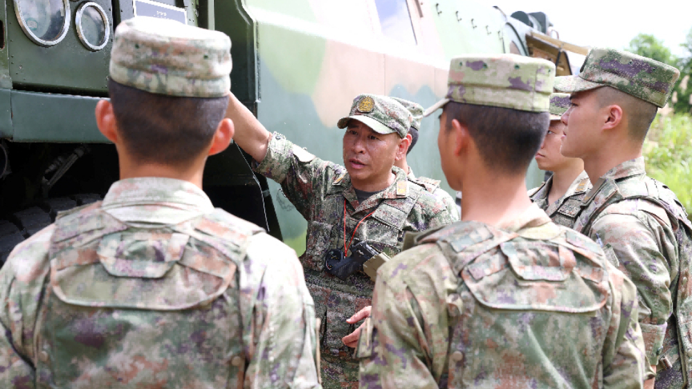 兵的好樣子——記中共黨員、火箭軍某部一級軍士長(cháng)何賢達