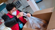他們因疫情滯留西安，主動(dòng)當起了志愿者
