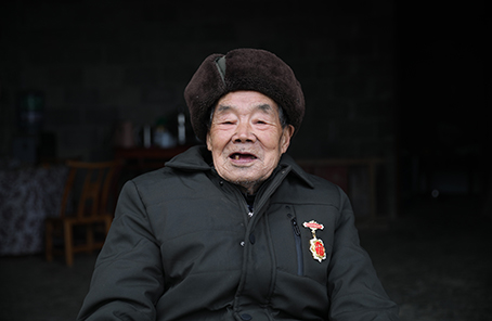 “死守陣地，決不能后退一寸”——記抗美援朝老兵黃忠茂