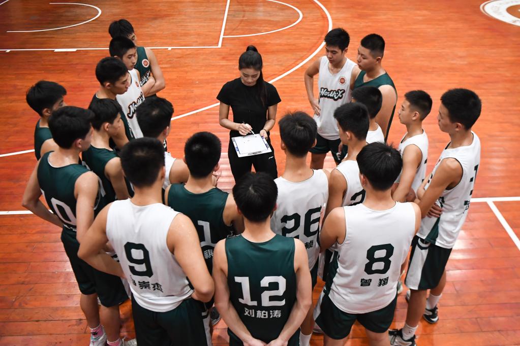 新華全媒+｜是教師也是教練，這個(gè)“95后”女孩帶出全國冠軍