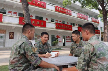 奮力實(shí)現建軍一百年奮斗目標 打開(kāi)強軍事業(yè)發(fā)展新局面——習近平主席出席軍隊領(lǐng)導干部會(huì )議時(shí)發(fā)表的重要講話(huà)在全軍部隊引起強烈反響