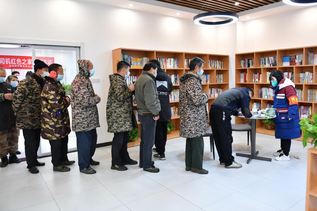 新華全媒+丨長(cháng)沙：“共享藥箱”為外賣(mài)騎手、快遞員等群體保駕護航