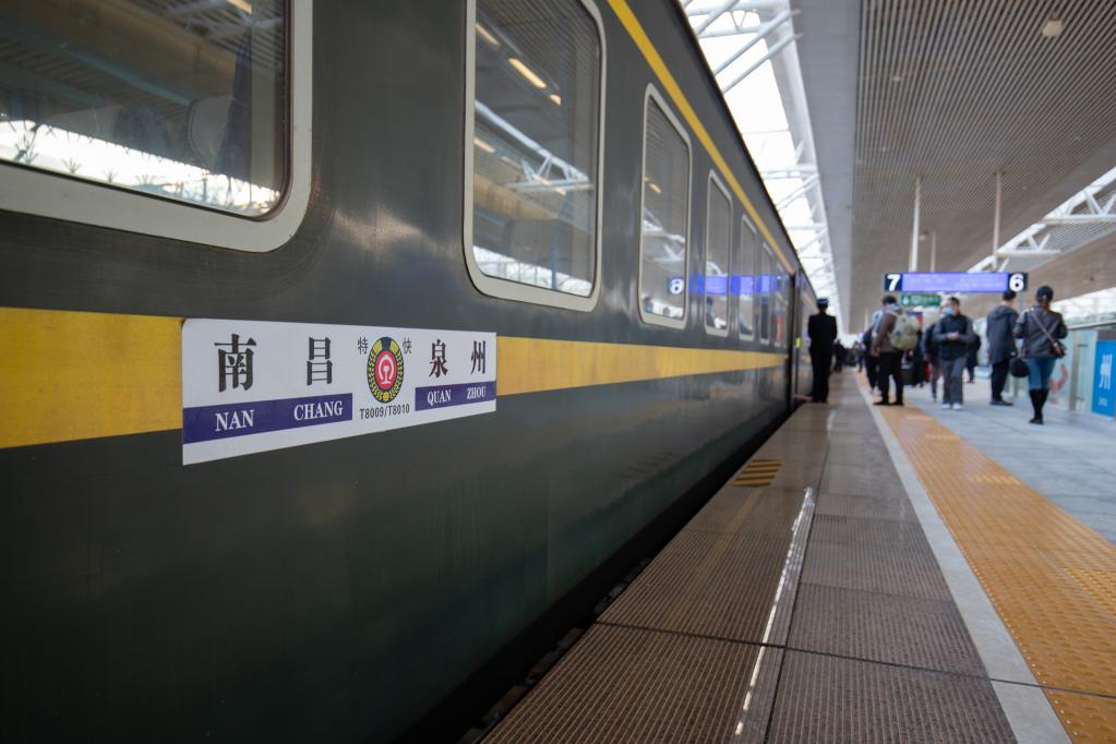 新華全媒+丨興泉鐵路全線(xiàn)開(kāi)通運營(yíng)
