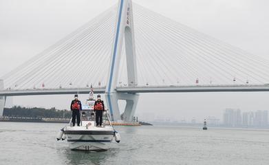 新華全媒+丨海南?？冢荷蠞O船 送祝福