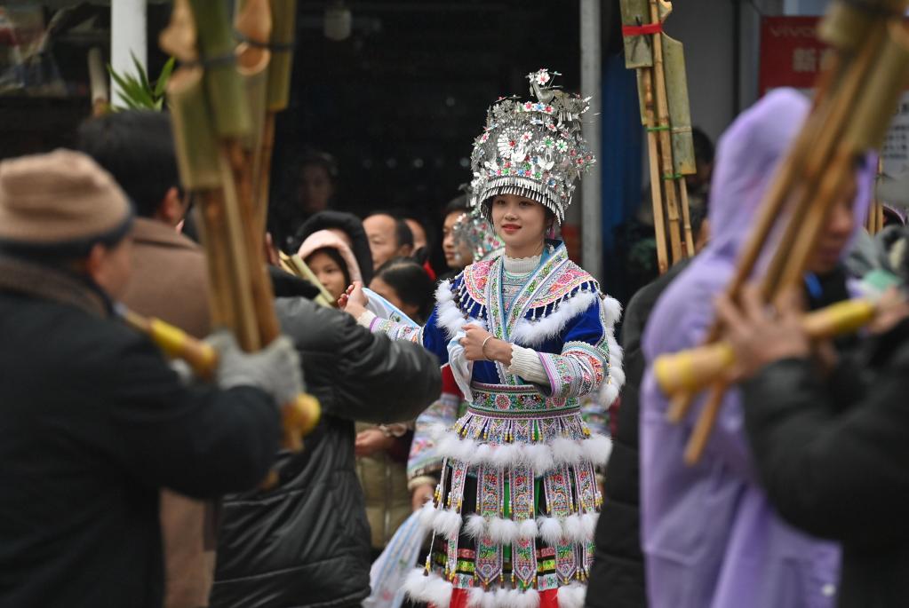 新春走基層｜廣西融水：“百鳥(niǎo)衣”坡會(huì )熱鬧非凡