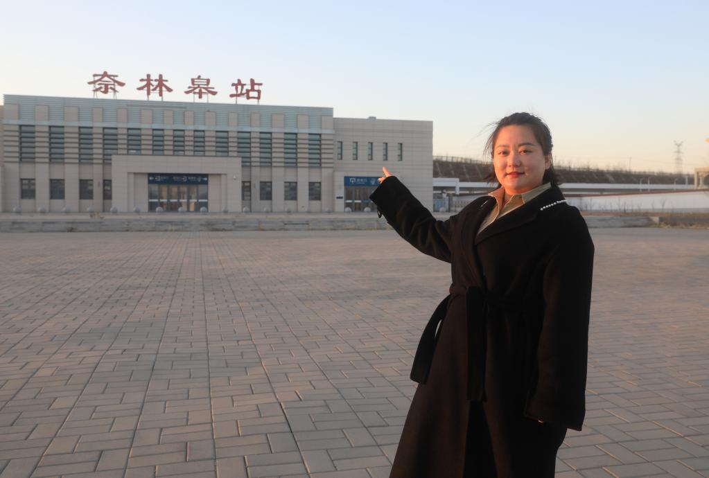 新華全媒+·代表風(fēng)采錄丨王穎：做 “有情懷，會(huì )妙招，富鄉親”新時(shí)代返鄉新農人