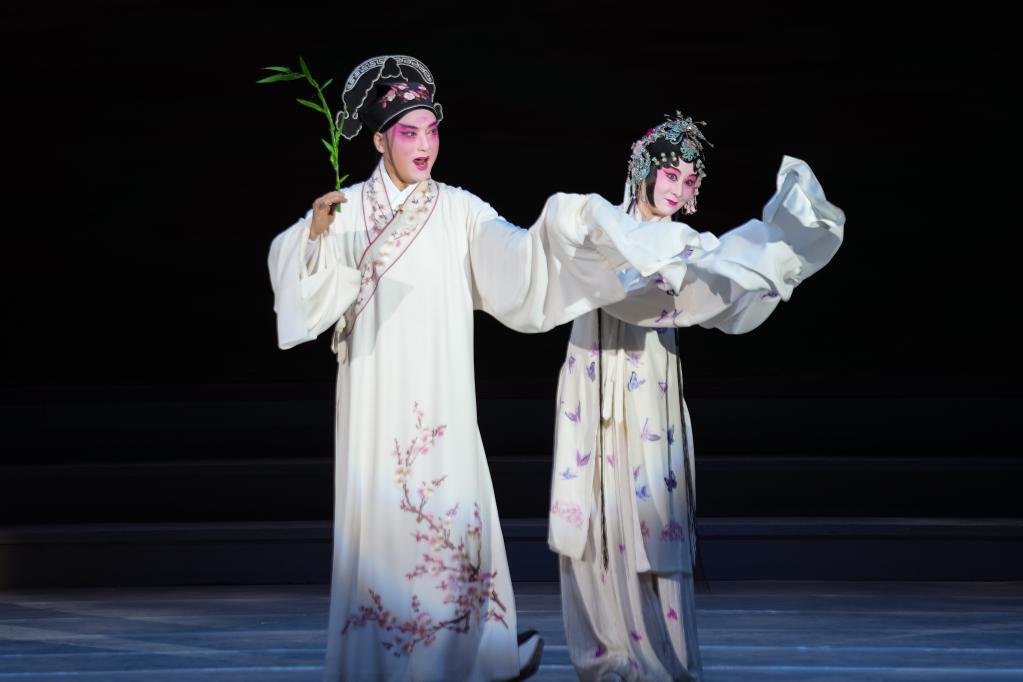 第十一屆武漢“戲碼頭”中華戲曲藝術(shù)節開(kāi)幕