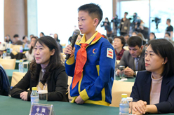 新華全媒+丨神舟十五號航天員乘組與上合組織國家青少年開(kāi)展“天地問(wèn)答”