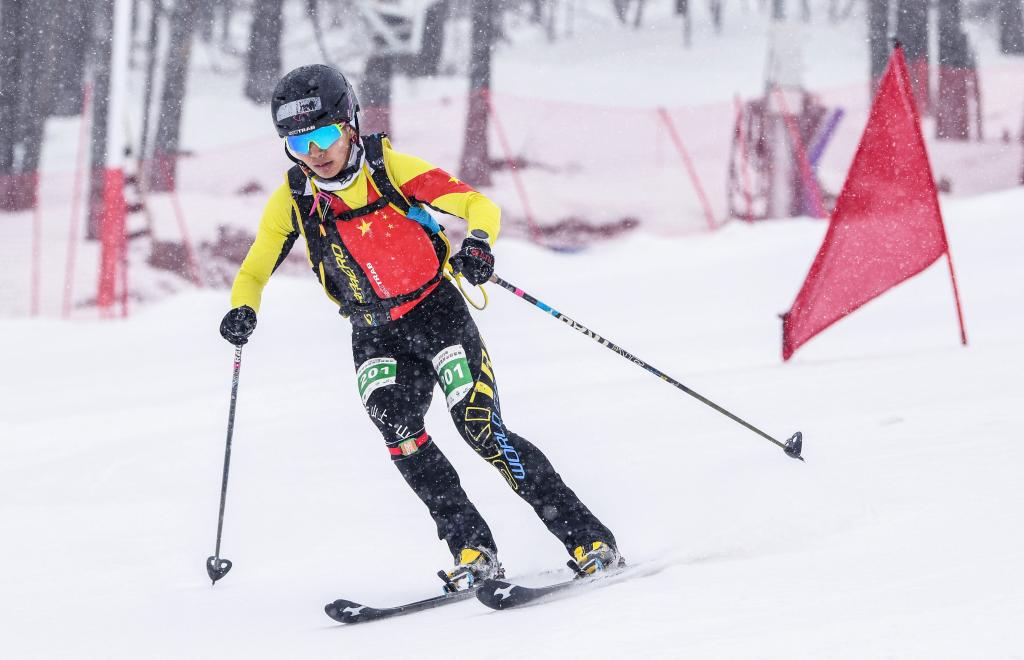 新華全媒+丨玉珍拉姆：不服輸的姑娘，在雪山上飛翔