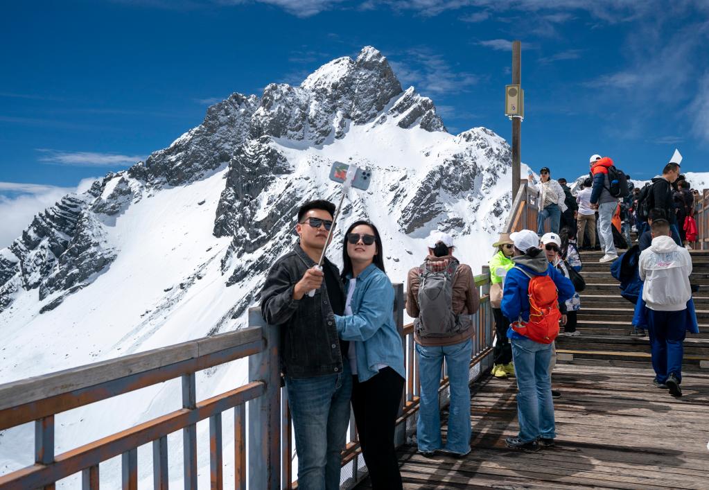 玉龍雪山景區開(kāi)啟夏日旅游季