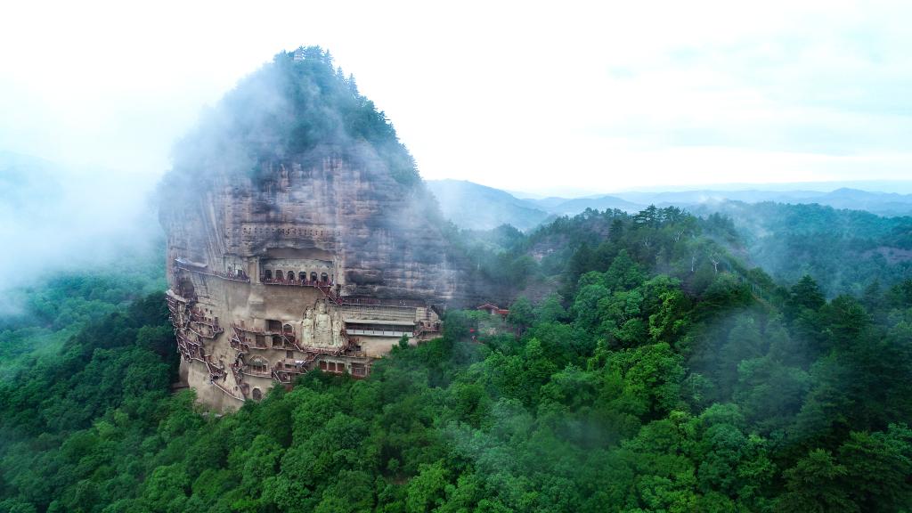 甘肅天水出現“麥積煙雨”景觀(guān)
