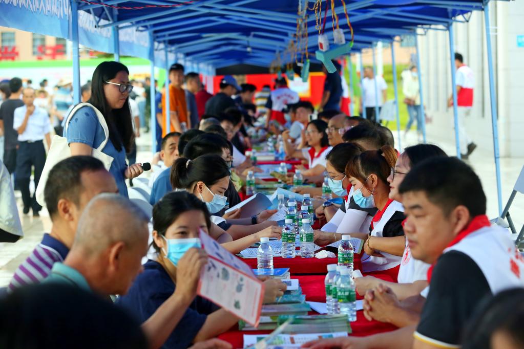 高質(zhì)量發(fā)展調研行丨廣東廉江：“文明實(shí)踐大篷車(chē)”服務(wù)基層群眾