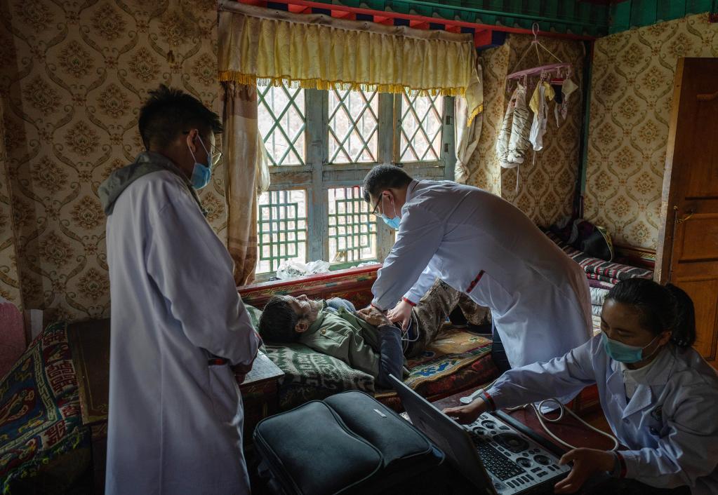 國道之行 從雪山奔向大海丨白衣天使來(lái)到我家