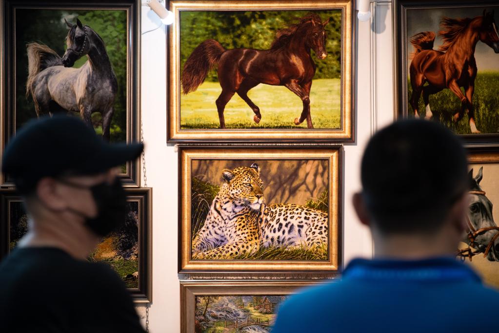 多國地區工藝品“閃耀”哈洽會(huì )