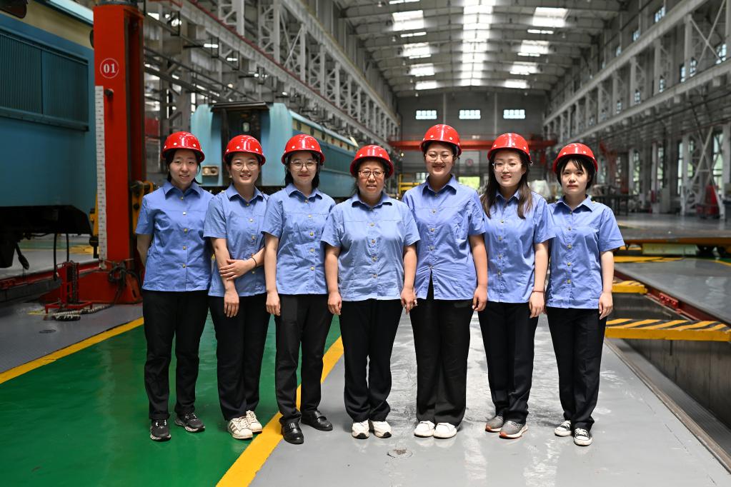 螢火&middot;青春丨&ldquo;95后&rdquo;天車(chē)司機：用起重機干&ldquo;繡花活&rdquo;