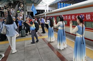 2023年“京和號”援疆旅游專(zhuān)列發(fā)車(chē)