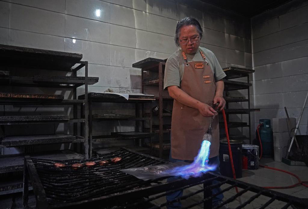 鏨銅雕刻 運鏨作筆鐫畫(huà)人生
