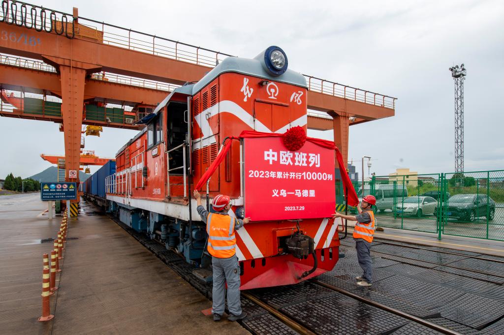 中歐班列今年累計開(kāi)行達萬(wàn)列 發(fā)運量同比增長(cháng)27%