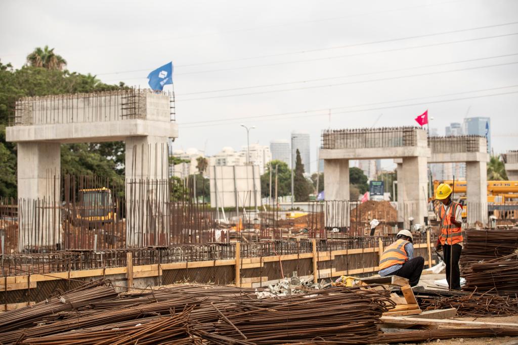 高溫下，特拉維夫輕軌建設正酣