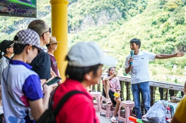“我在世界最高橋下開(kāi)農家樂(lè )！”