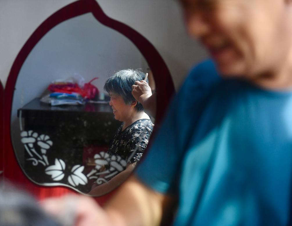 20年光陰，他的陪伴“點(diǎn)亮”她的黑色世界