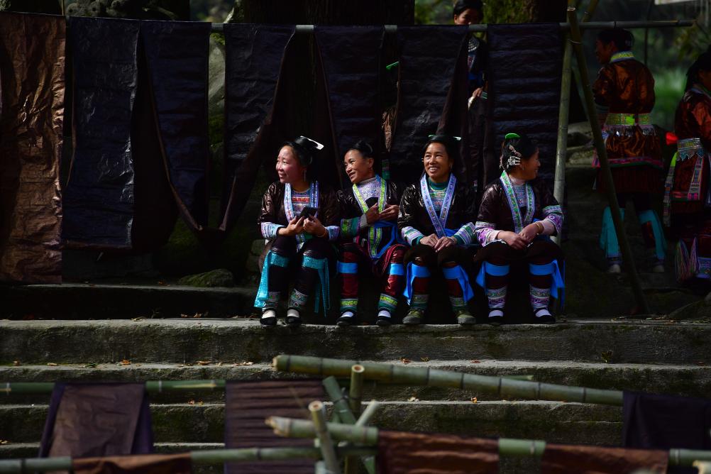 廣西苗族這件衣服，一做就是一年