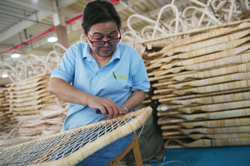 高質(zhì)量發(fā)展調研行丨陜西漢中：“藤編之鄉”注入鄉村振興新活力