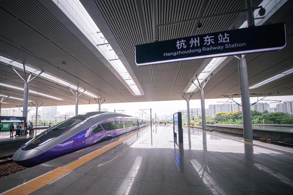 新華全媒+丨“亞運版”復興號正式載客運營(yíng)
