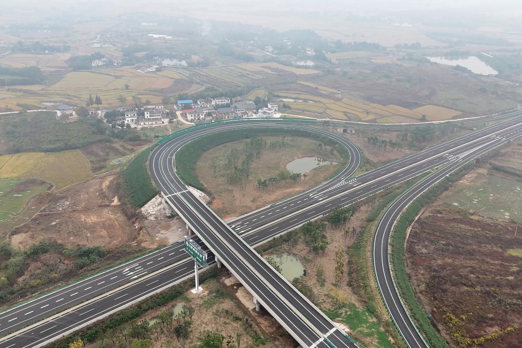 無(wú)岳高速通車(chē)運營(yíng)