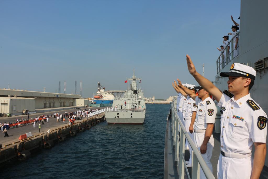 中國海軍第44批護航編隊抵達阿聯(lián)酋進(jìn)行友好訪(fǎng)問(wèn)