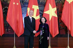 蔡奇同越共中央政治局委員、中央書(shū)記處常務(wù)書(shū)記張氏梅舉行會(huì )談