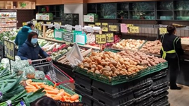 投放儲備肉菜、必需品不斷檔……年關(guān)有溫度年味更濃情