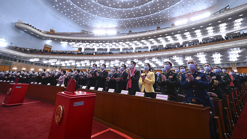 十四屆全國人大一次會(huì )議舉行第三次全體會(huì )議