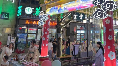 “鬧”中有序、提振消費信心——湖北黃岡東坡夜市見(jiàn)聞