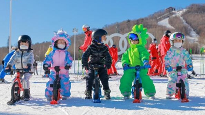 吉林各大雪場(chǎng)“開(kāi)板”，新玩法續寫(xiě)冰雪熱