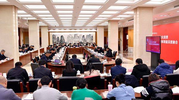 2023年新華社新聞學(xué)術(shù)年會(huì )召開(kāi)，主題為“深入學(xué)習貫徹習近平文化思想，加快推進(jìn)喉舌耳目智庫職能深度融合”